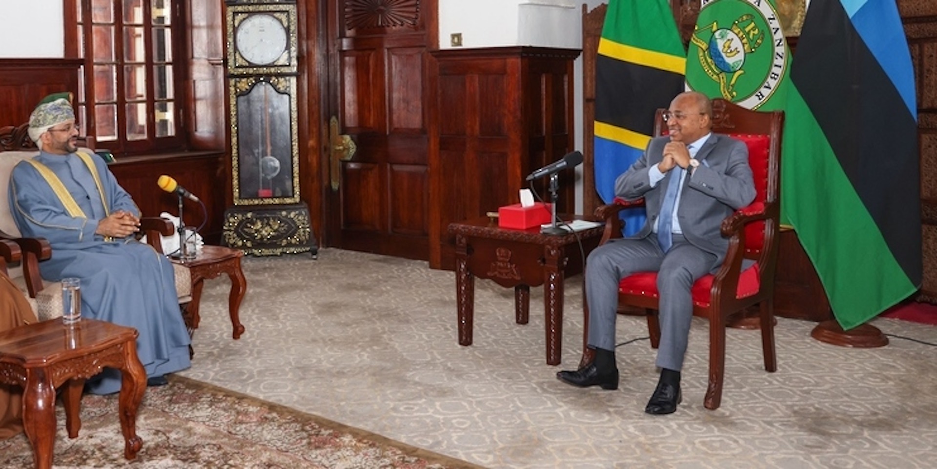 President of Zanzibar meets with Omani Foreign Minister